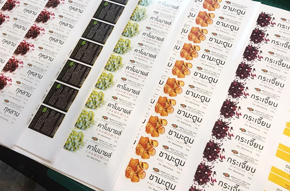 นอกจากนี้ สติ๊กเกอร์พีพีของเราถูกพิมพ์ด้วยเครื่องพิมพ์ดิจิตอลเลเซอร์ ทำให้ได้สีสวยสดใสและคมชัด เพื่อให้สติ๊กเกอร์ของคุณ มีความสวยงามและโดดเด่นทันทีที่แนบในสินค้าหรือการโปรโมท